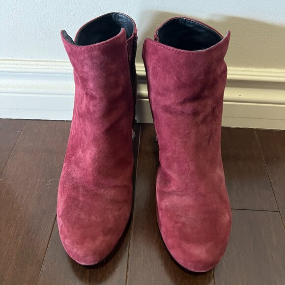 Beautiful burgundy coloured suede leather bootie with black synthetic back and i - Picture 1 of 3